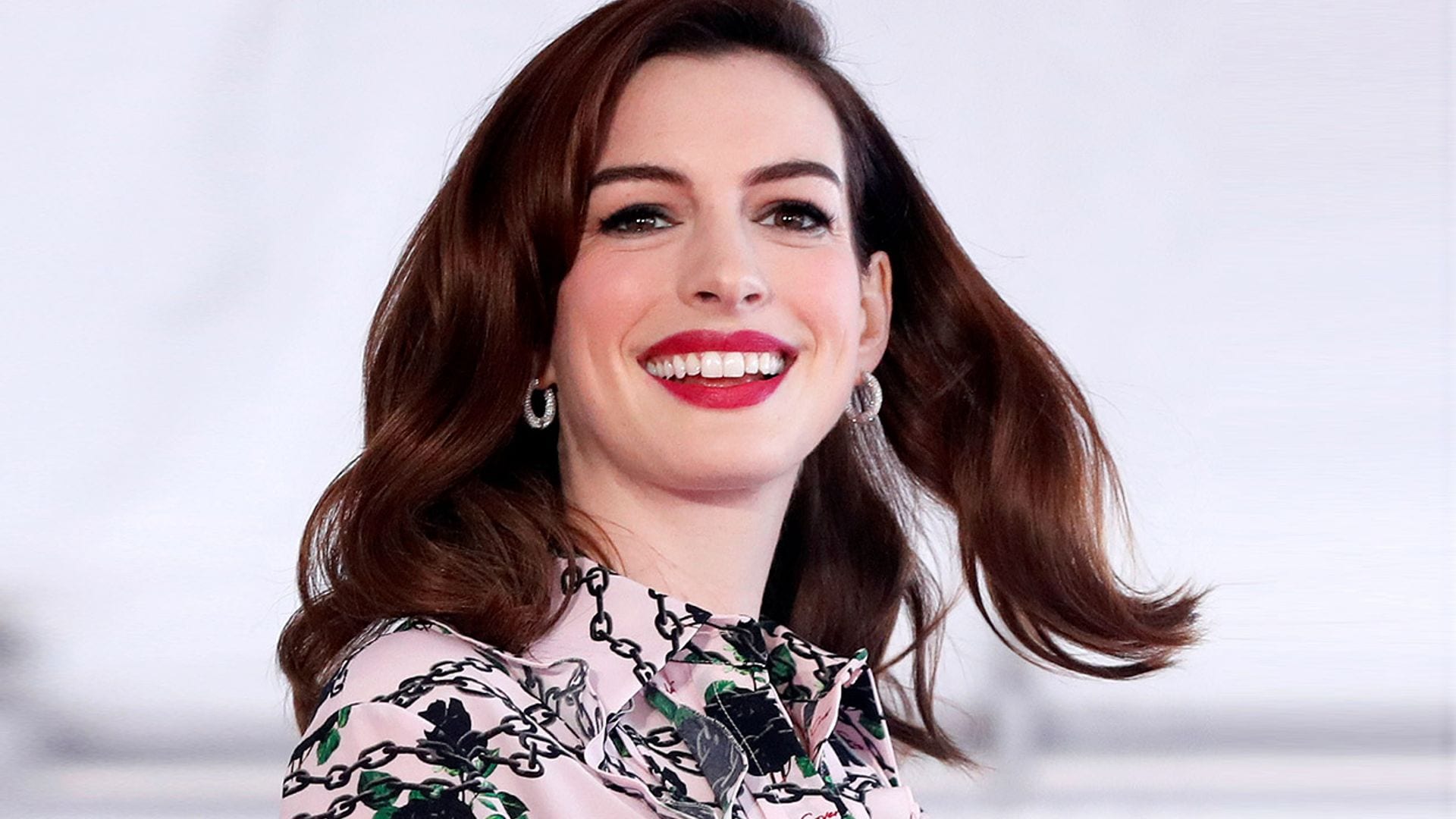 Anne Hathaway revela que está embarazada de su segundo hijo, pero no todo fue un camino de rosas