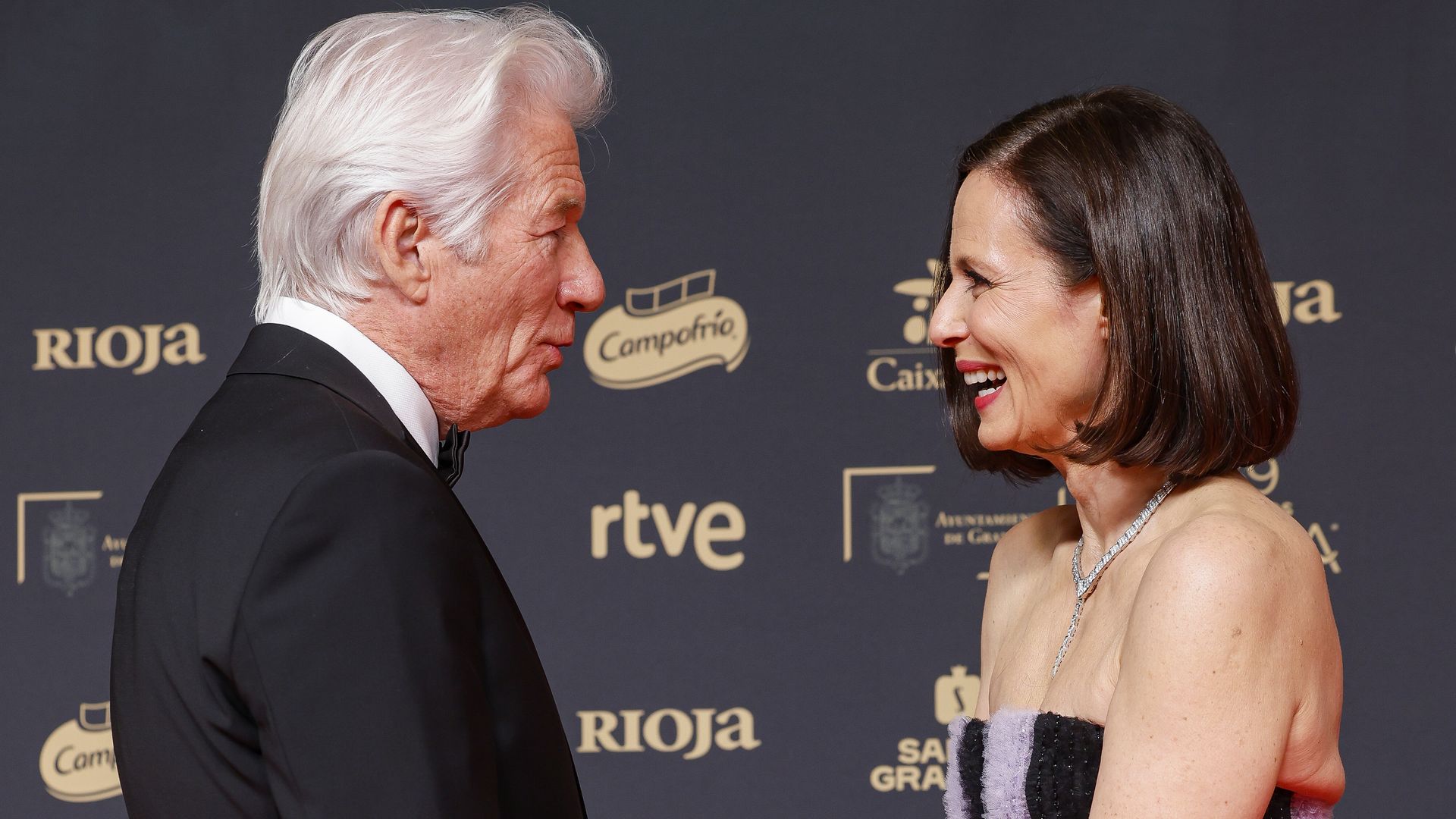 El conmovedor reencuentro entre Richard Gere y Aitana Sánchez-Gijón, los grandes protagonistas de la noche