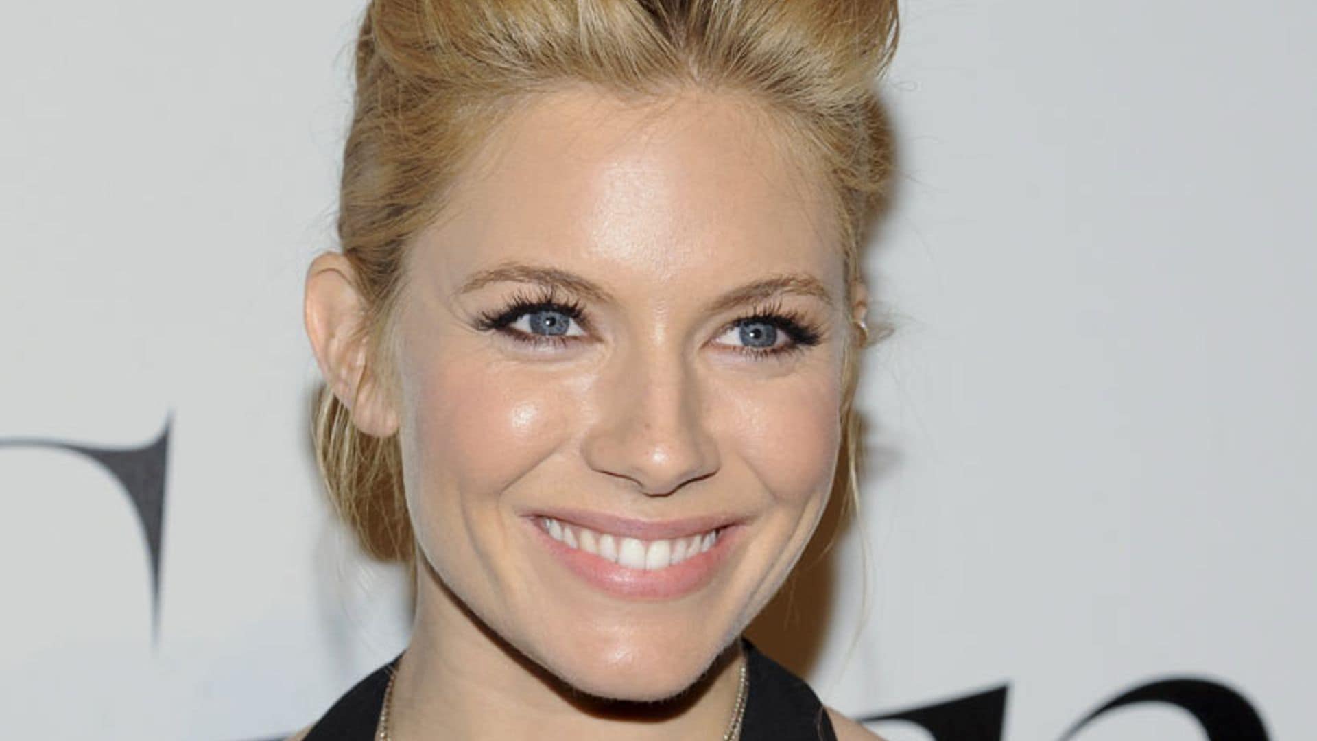 Dulce como Sienna Miller: Luce un maquillaje 'nude' en solo 3 pasos