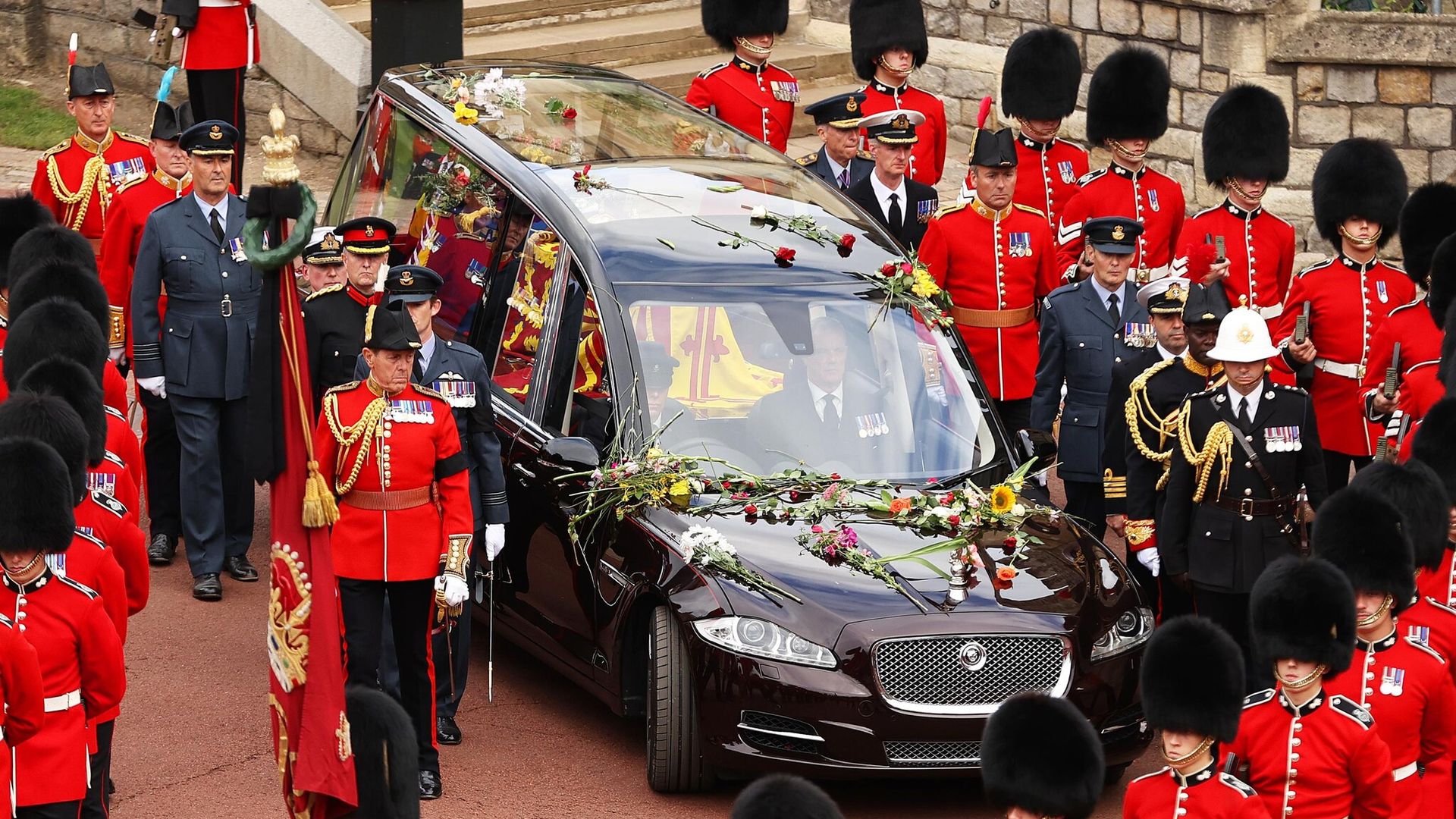 De Londres a Windsor: la última procesión de Isabel II entre su pueblo