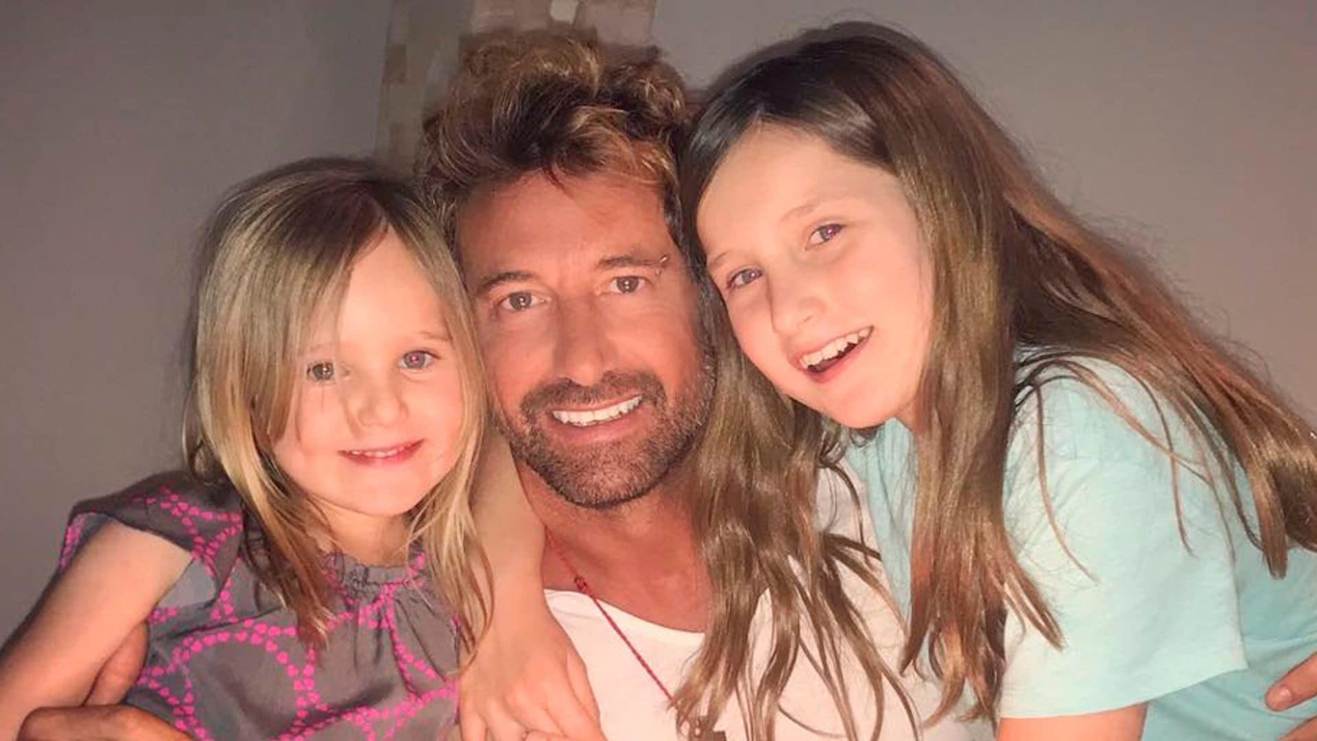 Gabriel Soto, emocionado hasta las lágrimas por el regalo adelantado de cumpleaños de sus hijas