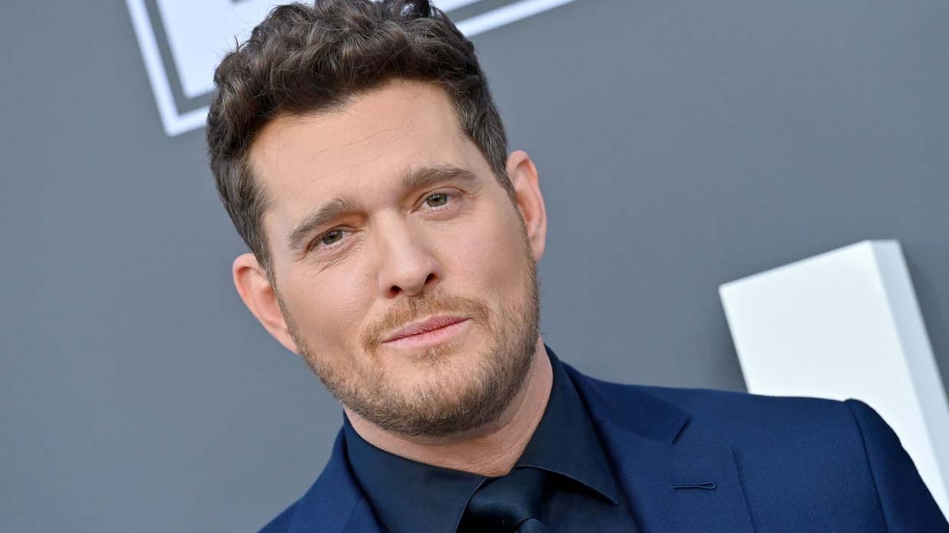 La divertida manera de Michael Bublé de presentar a su hija recién nacida, Cielo Yoli Rose