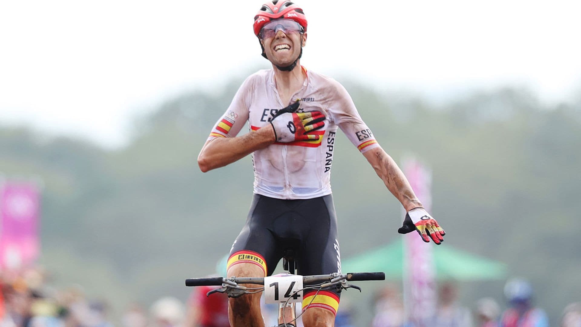 David Valero, ganador de la segunda medalla olímpica para España, rompe a llorar al compartir su emoción con su mujer