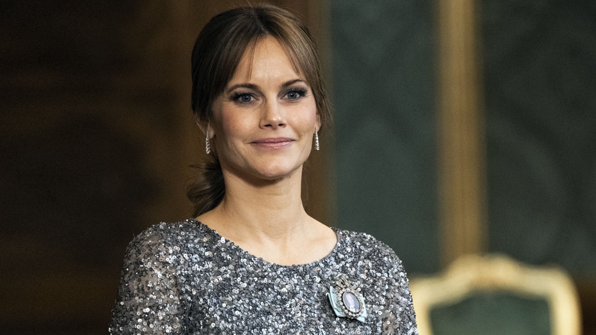 Un diseño de lentejuelas y el bolso favorito de las 'royals': Sofía de Suecia se viste de gala