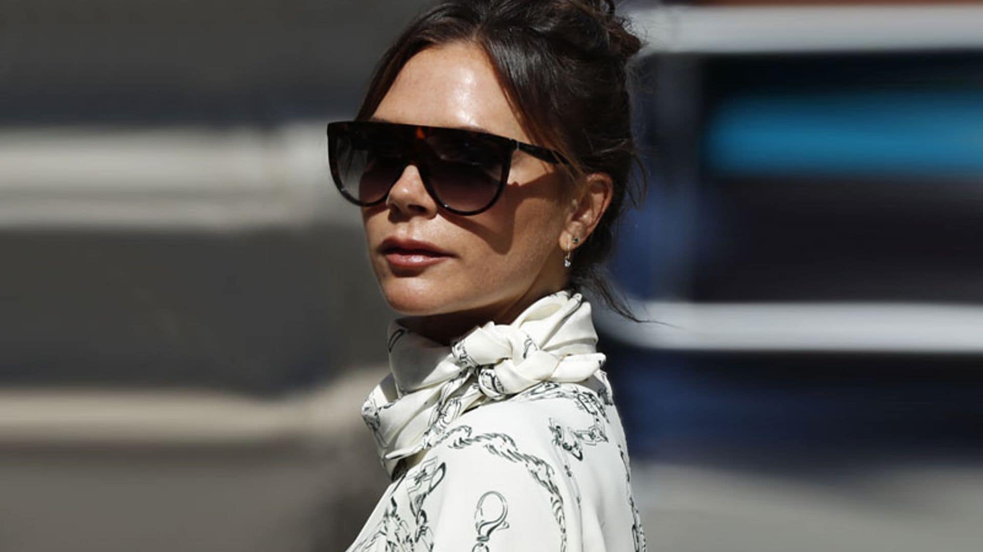 Victoria Beckham recicla el vestido con el que desafió el protocolo en la boda de Pilar Rubio