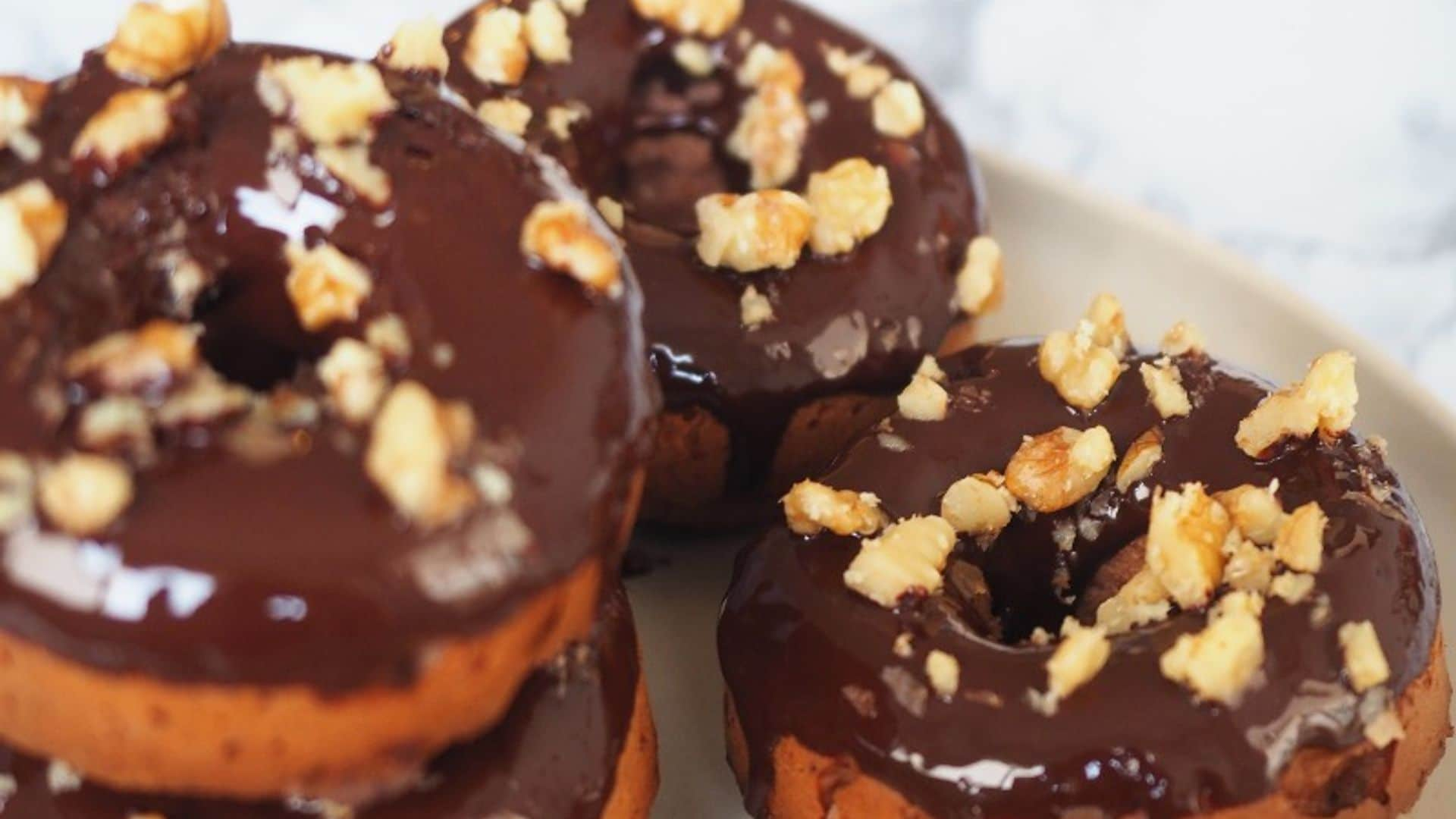 Mini 'donuts' de chocolate y nueces