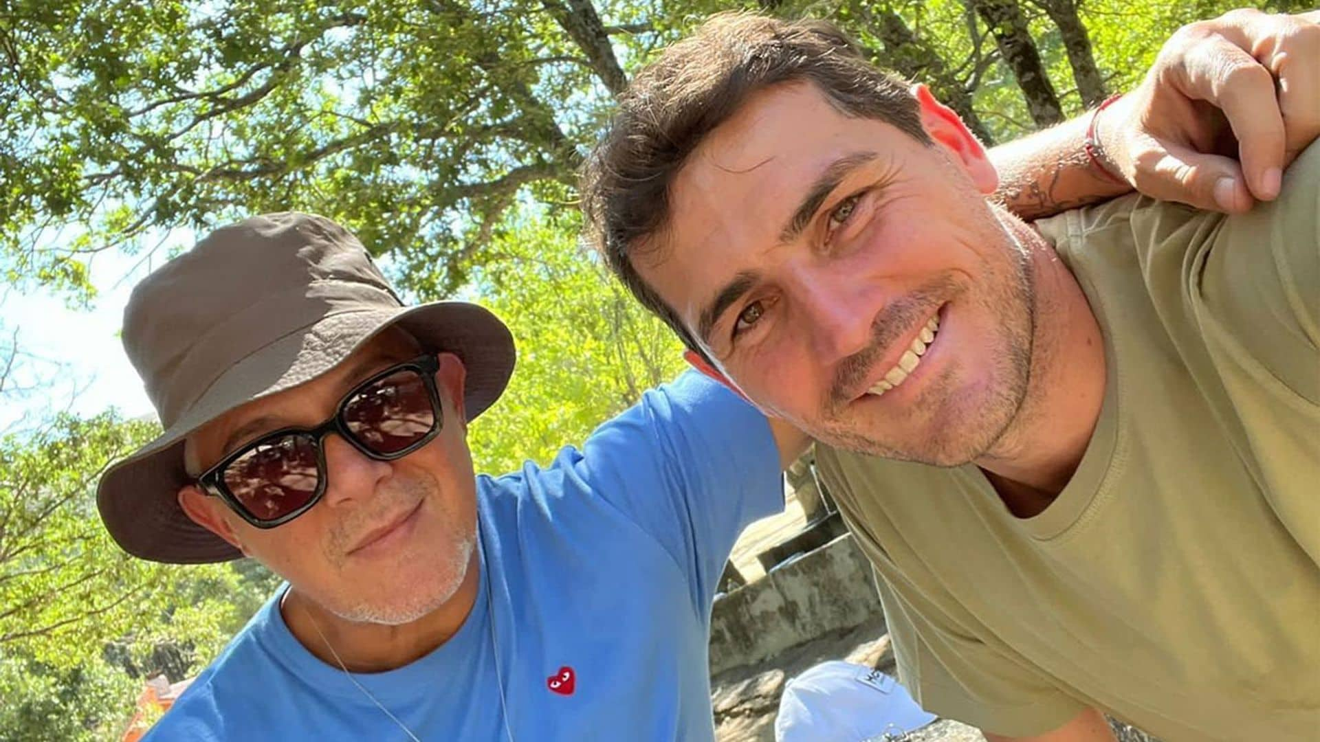 Alejandro Sanz, de vacaciones con Iker Casillas en Navalacruz