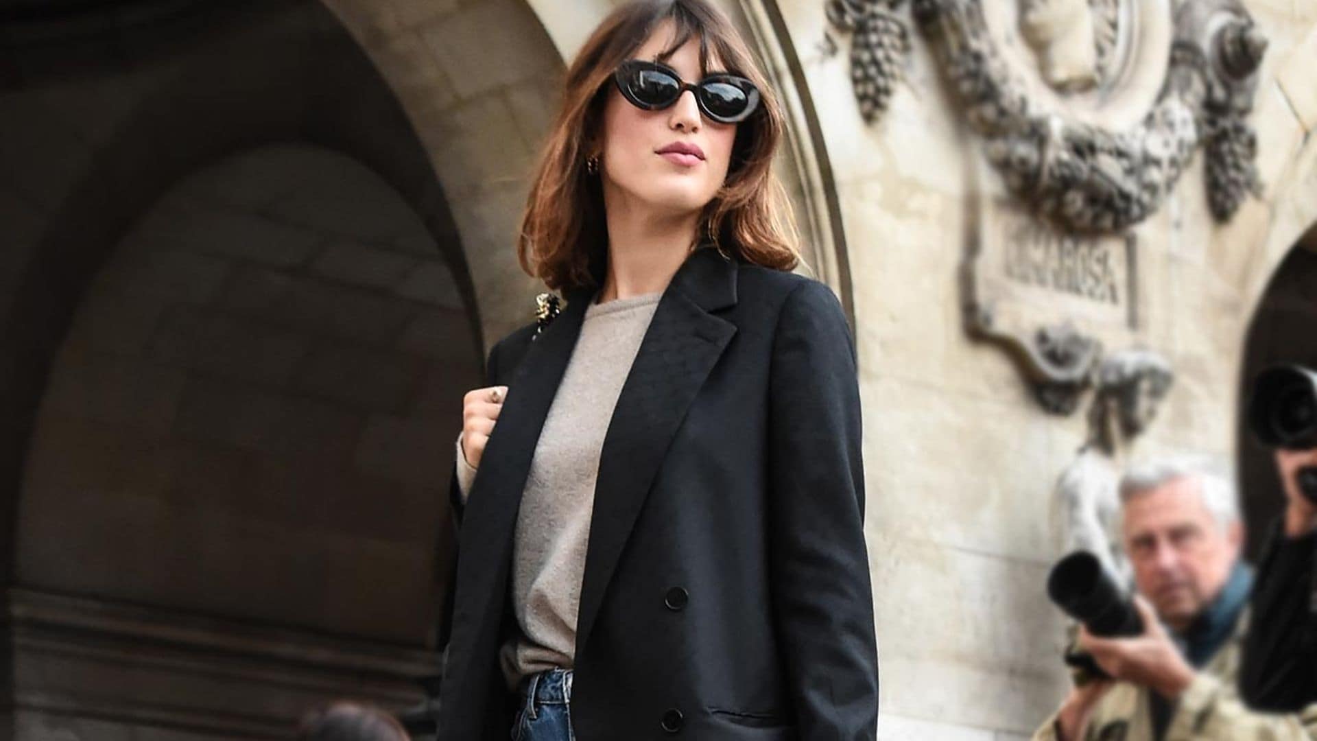 Los trucos de las francesas para vestir bien con básicos que nunca pasan de moda