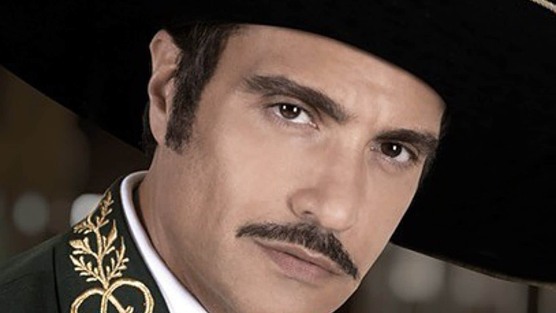 Jaime Camil se transforma en Vicente Fernández para la serie sobre su vida