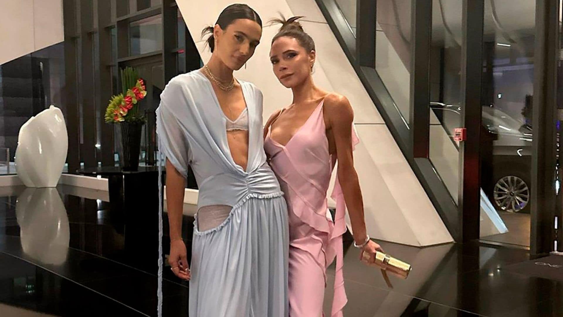 Hemos localizado el 'slip dress' rosa más bonito de Victoria Beckham en su colección para Mango