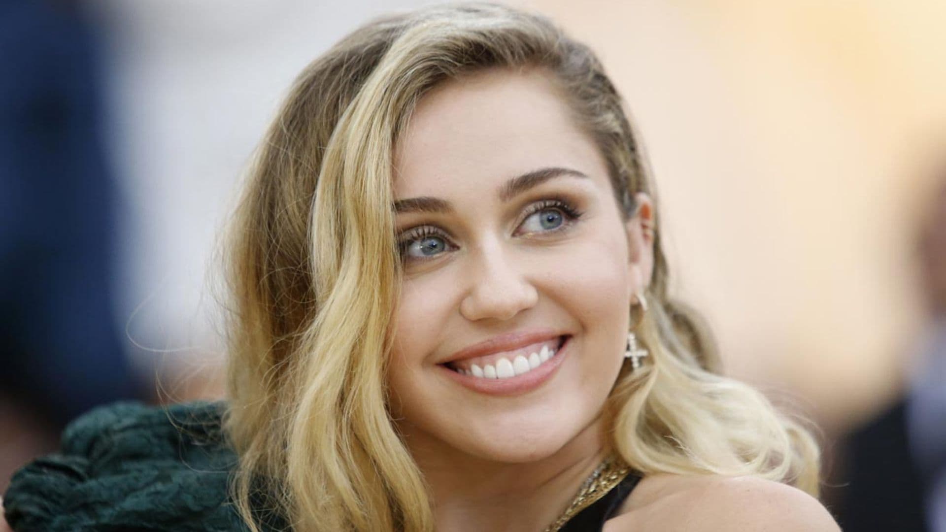 Del 'gloss' a su truco antilágrimas, los 4 fantásticos de belleza de Miley Cyrus