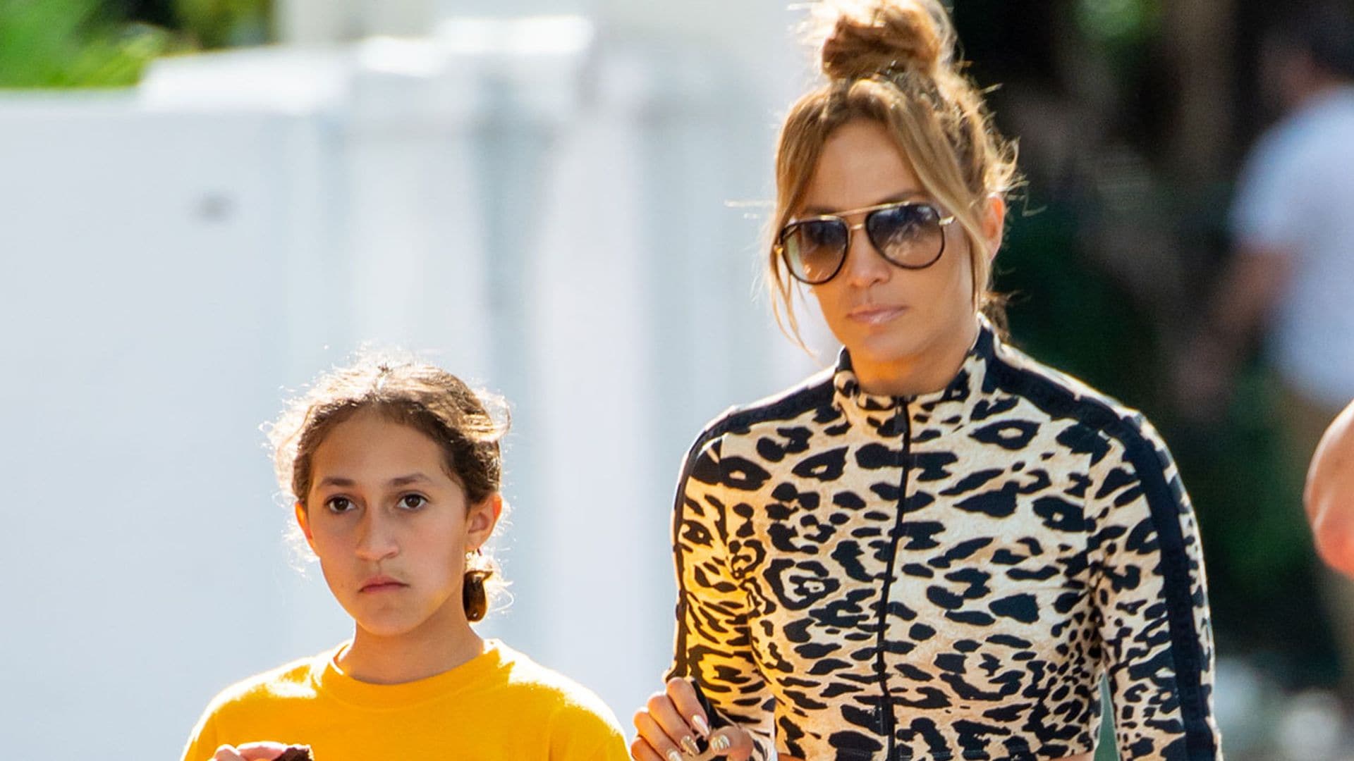 El descanso de las 'campeonas': Jennifer Lopez y su hija Emme, día de chicas tras el éxito en la Super Bowl