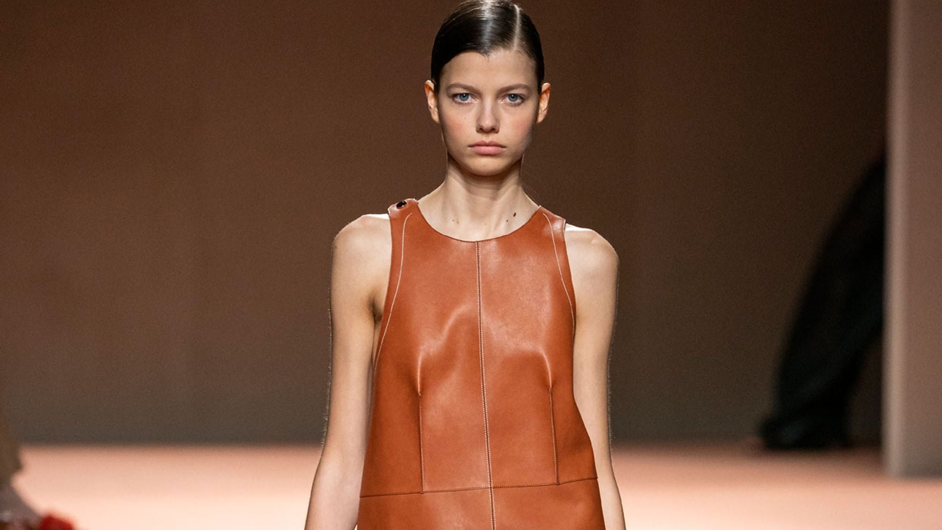 Visto en París: Hermès presenta cómo llevarás cuero la próxima primavera