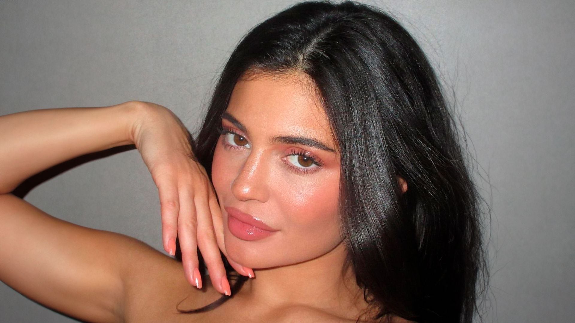 La manicura joya con la que Kylie Jenner ha celebrado su cumpleaños es la más especial (y fácil) del verano