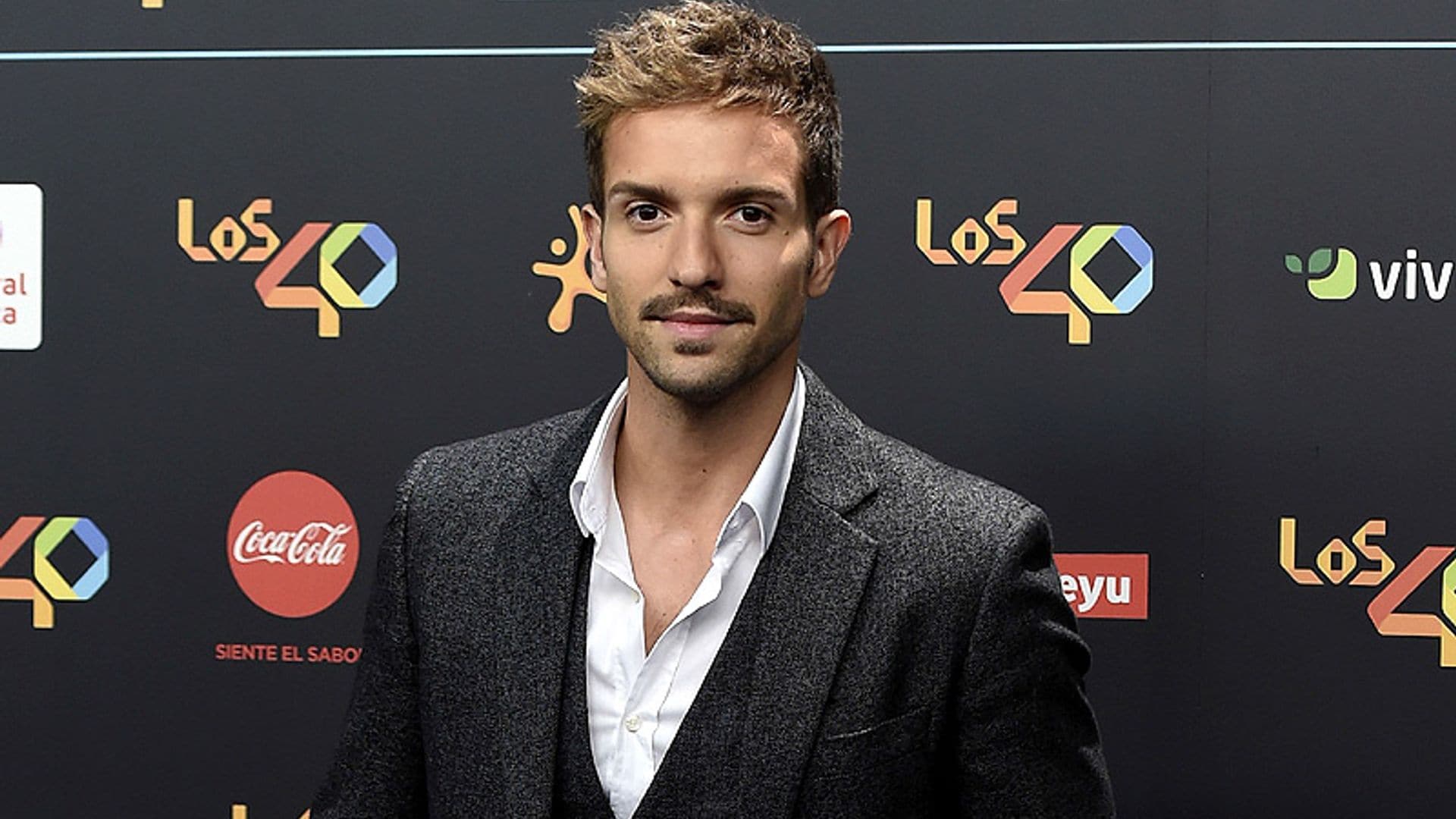 Pablo Alborán se une a la moda del bigote, ¿por qué?