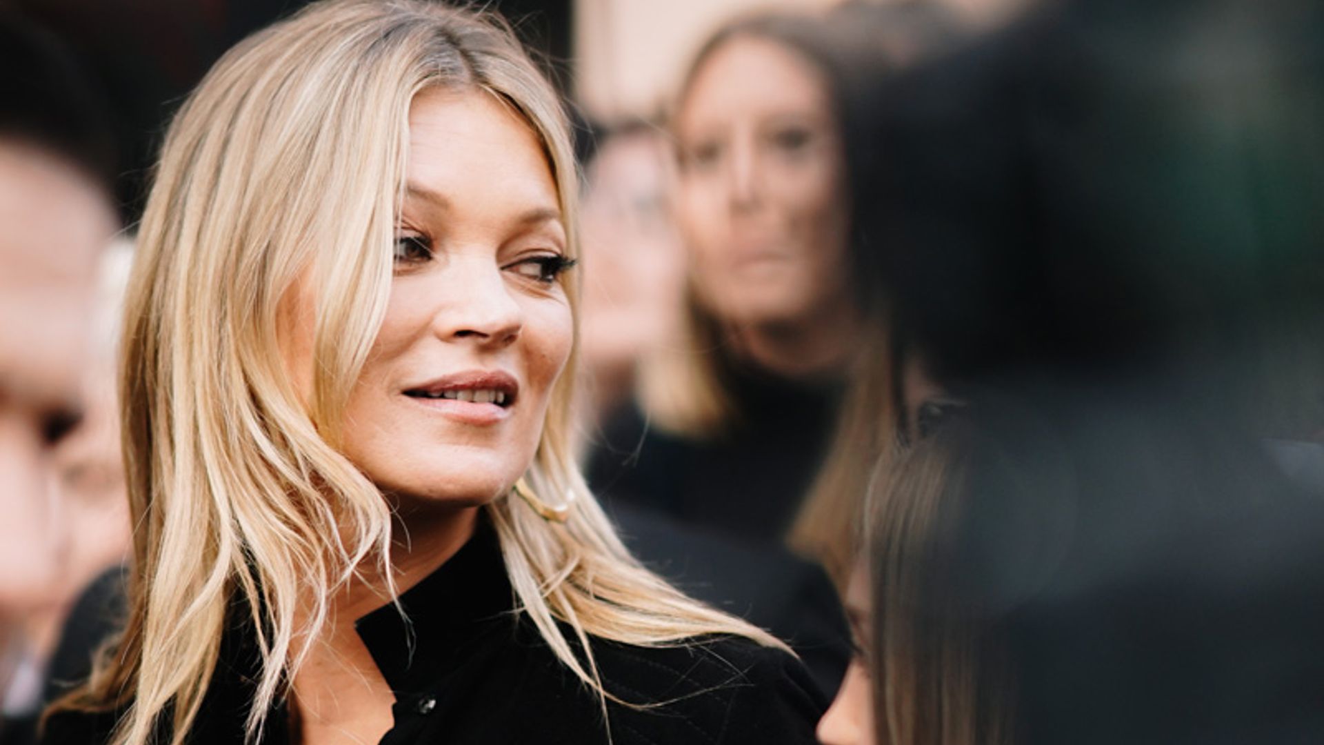 15 Imágenes que prueban por qué Kate Moss sigue siendo un icono de estilo