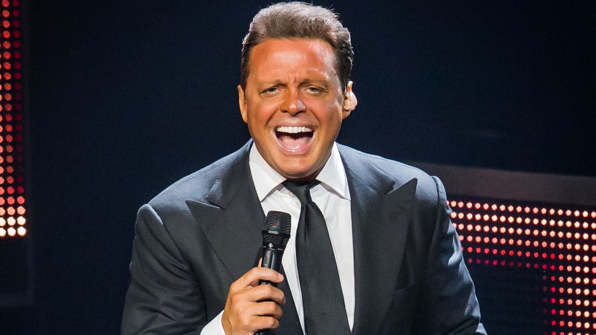 Luis Miguel reaparece con un mensaje para sus fans sobre la serie de su vida