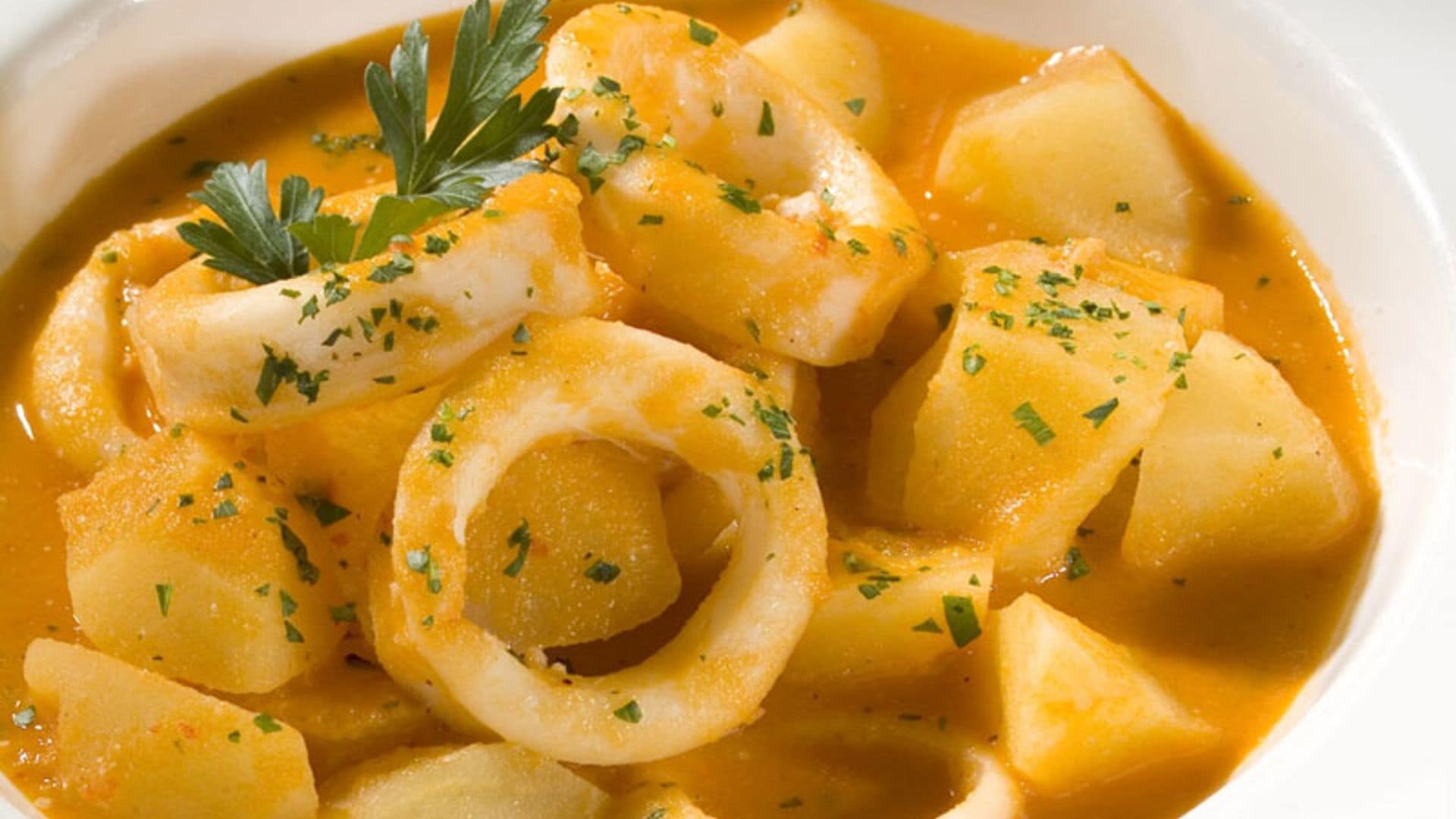 Guiso de patatas con calamares