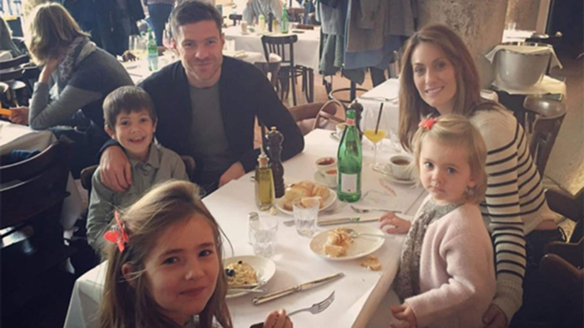 Nagore Aranburu comparte una foto muy familiar para felicitar a Xabi Alonso por su cumpleaños