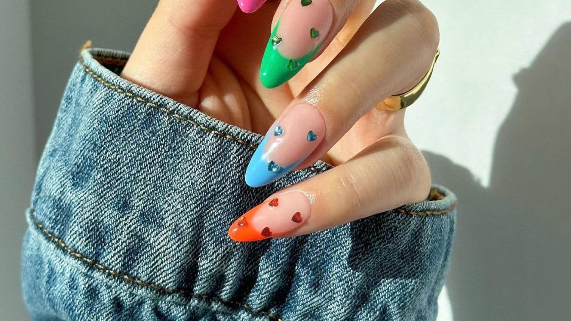 'Color french nails', la manicura elegante con la que dar color a tus looks de entretiempo