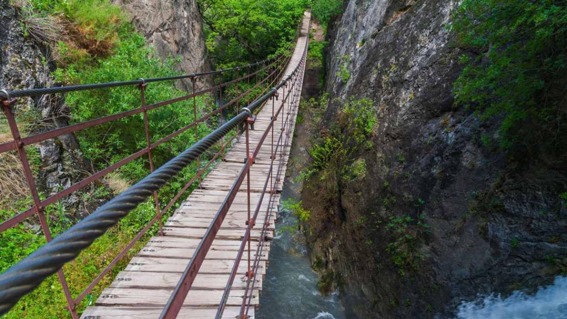 El cañón de los puentes colgantes, la excursión perfecta desde Granada