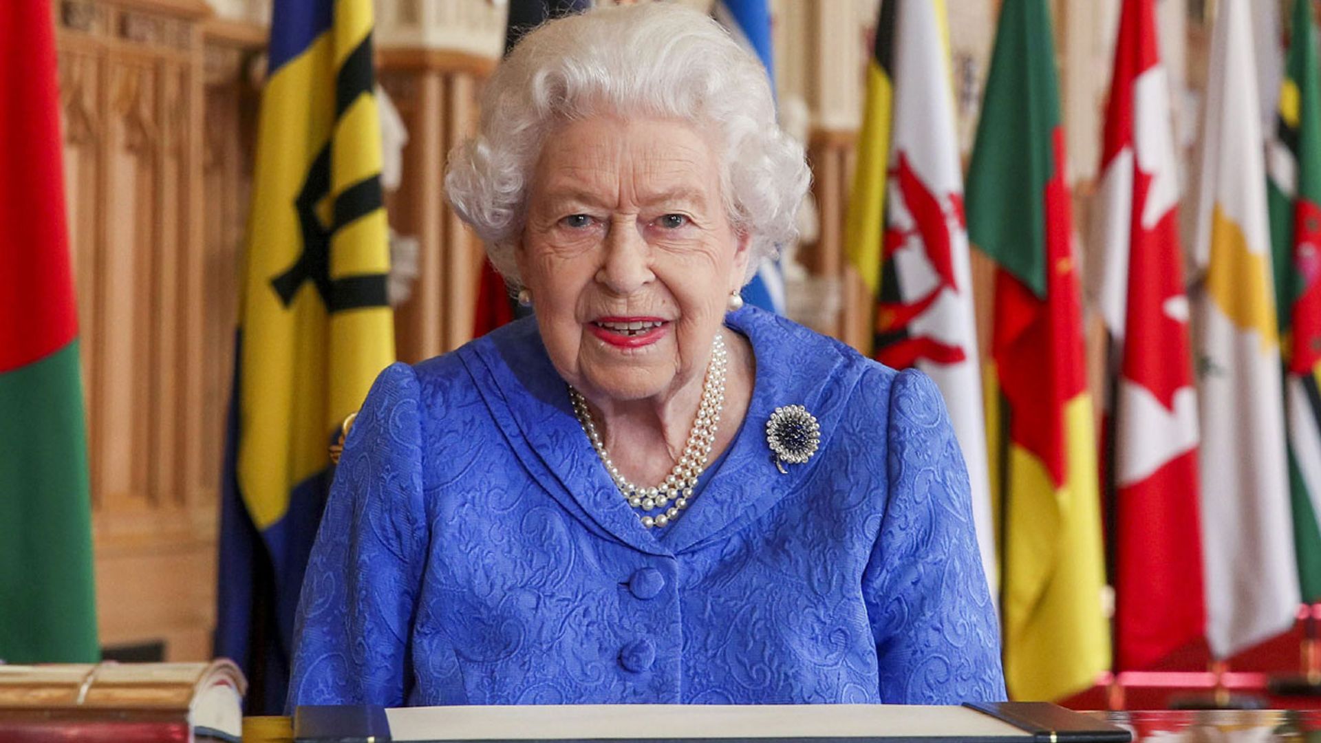 Isabel II celebra la Commonwealth por televisión horas antes de la entrevista de los Sussex