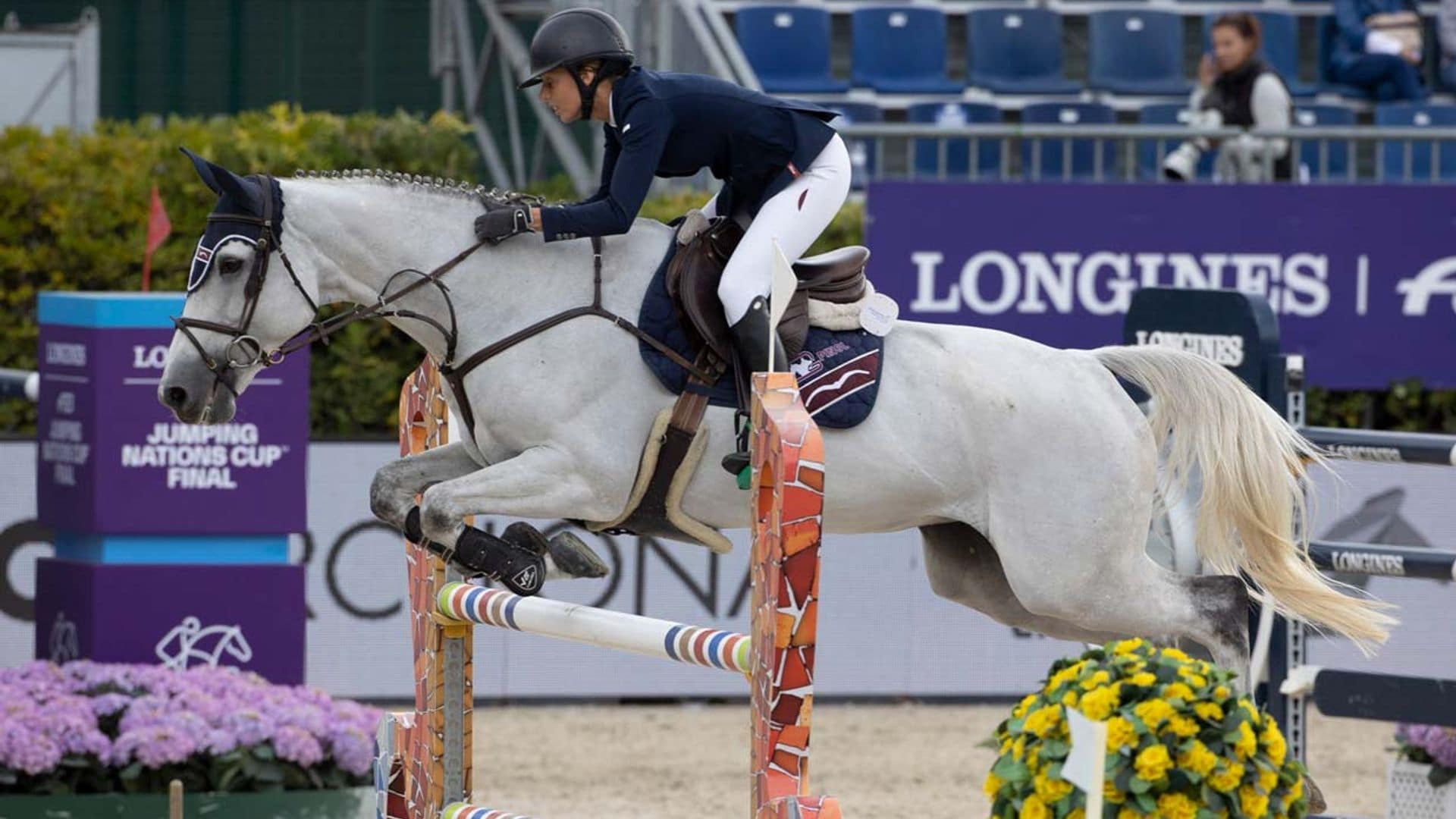 Sira Martínez participa en el CSIO Barcelona 2022 bajo la atenta mirada de su padre, Luis Enrique