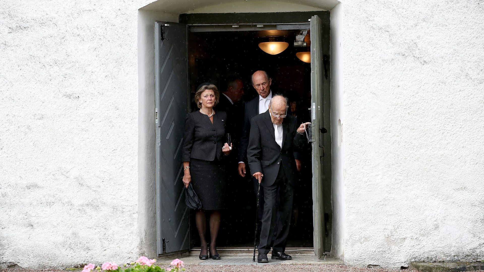 El Conde en el funeral de su mujer