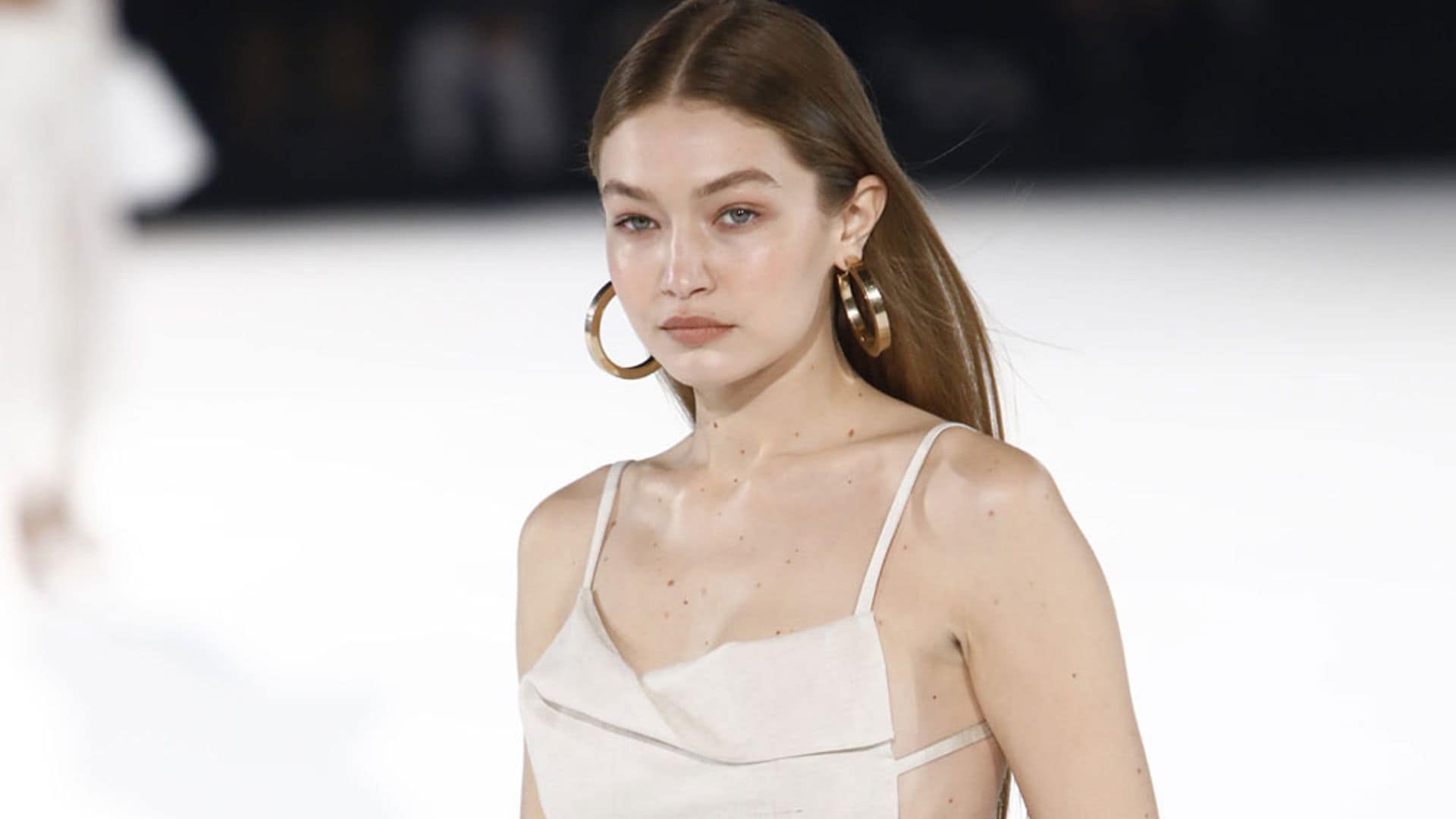 El doble giro profesional de Gigi Hadid: actriz en una serie de Netflix y experta repostera