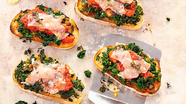 crostini kale tomate pavo