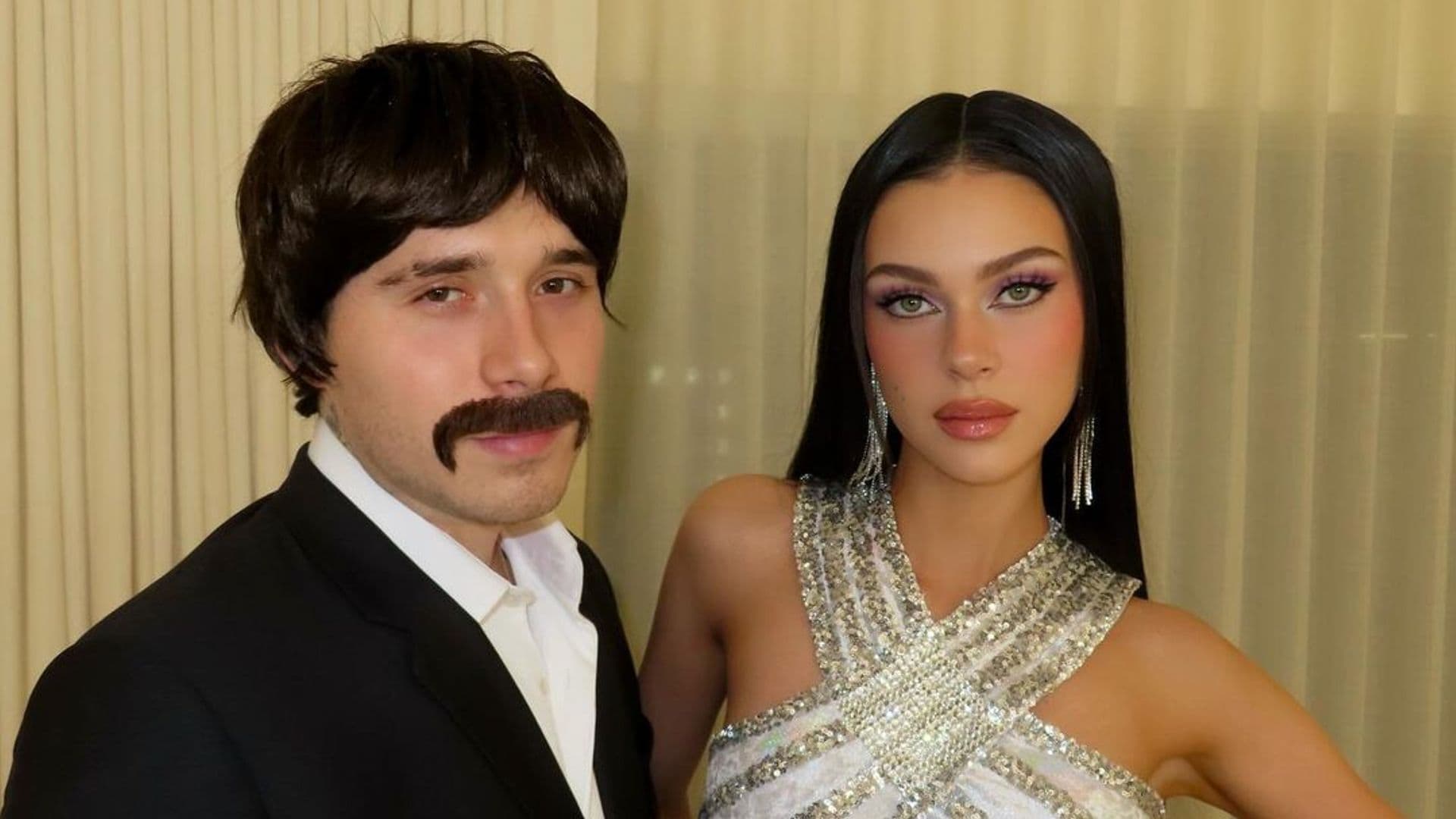 Nicola Peltz y Brooklyn Beckham se inspiran en Cher y Sonny Bono con sus looks más icónicos