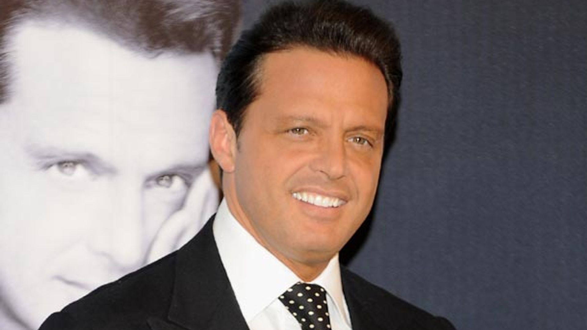 Luis Miguel se 'desnuda' en la serie sobre su vida, ¿quieres ver un adelanto?