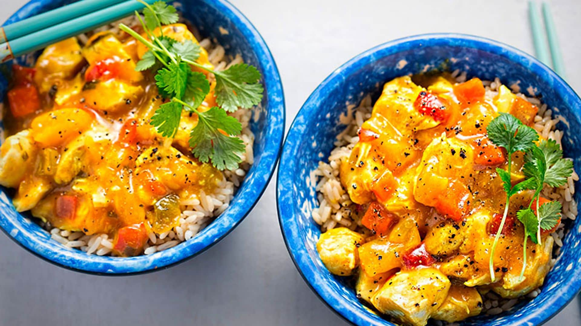 Pollo al curry con piña y manzana