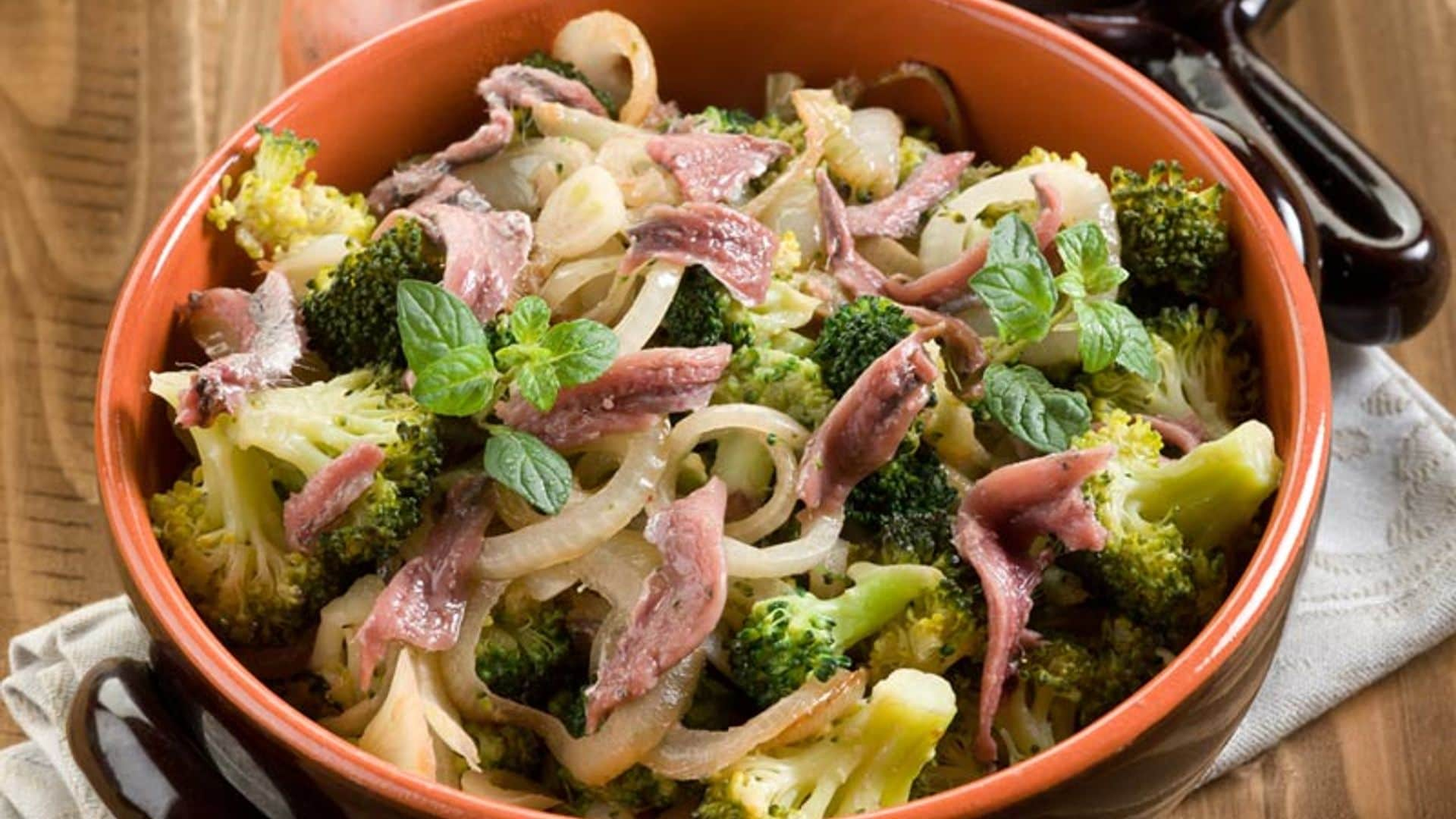 Ensalada de brócoli con anchoas