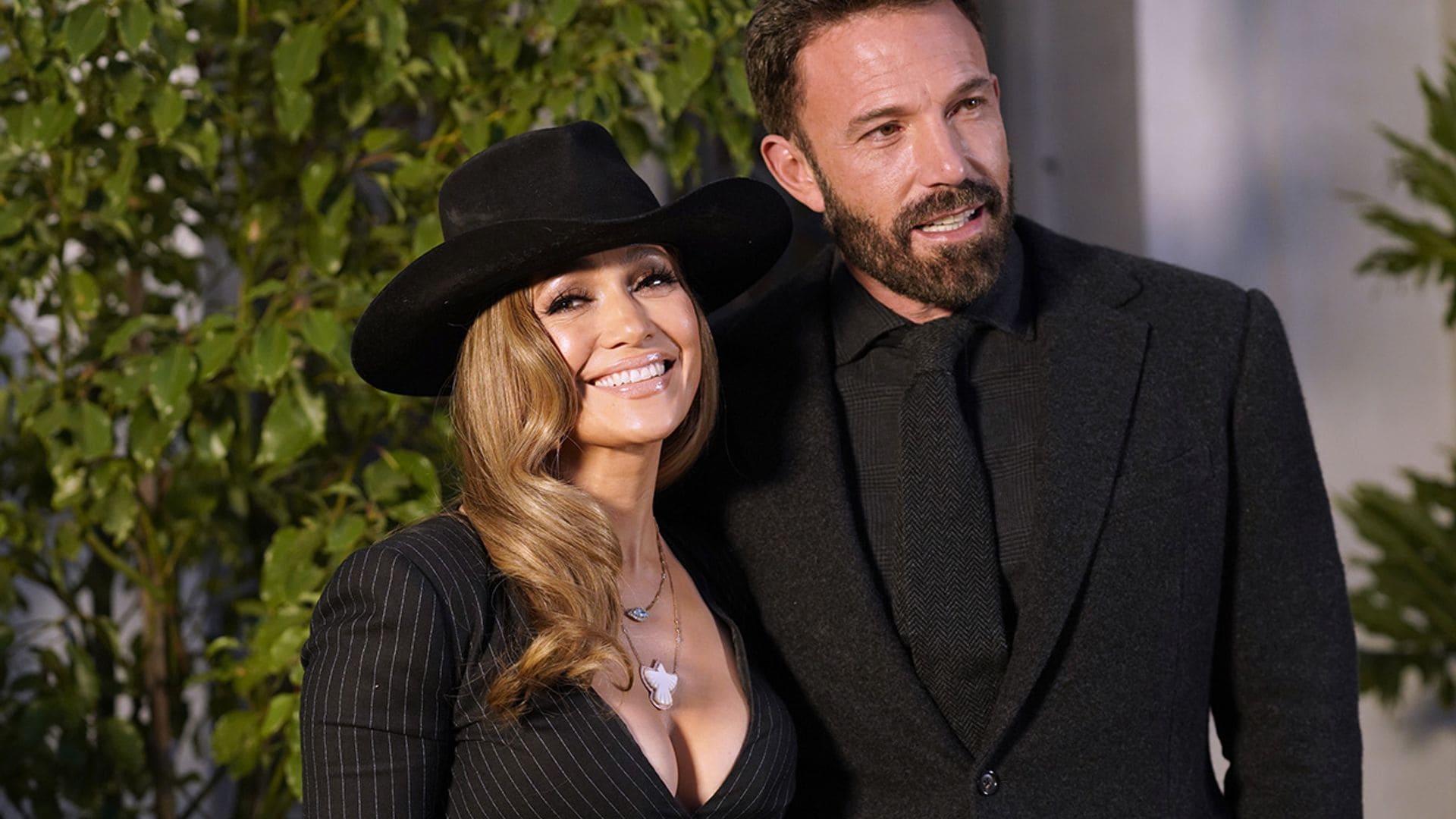 Jennifer Lopez desata la fiebre por las ondas 'Old Hollywood'