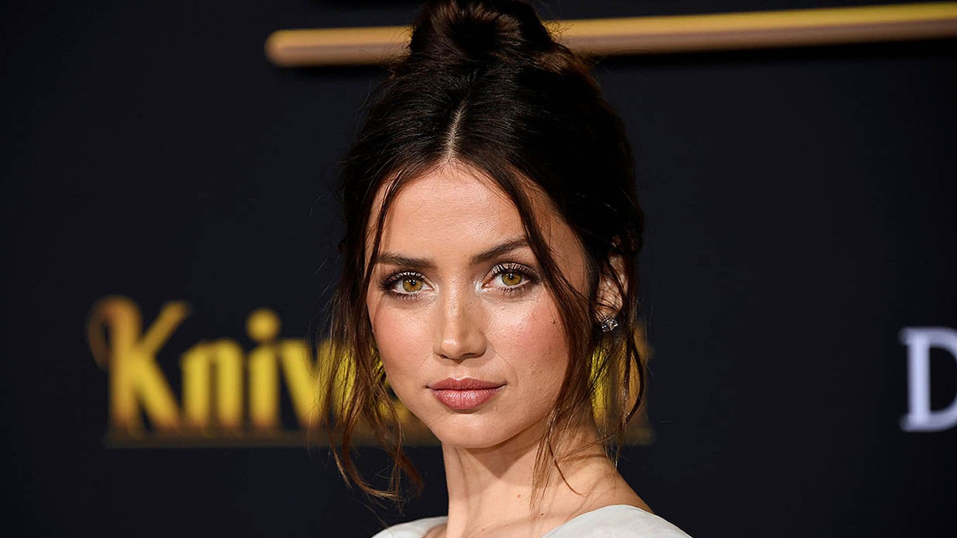 Ana de Armas comparte nuevo proyecto con el actor de moda, Regé-Jean Page