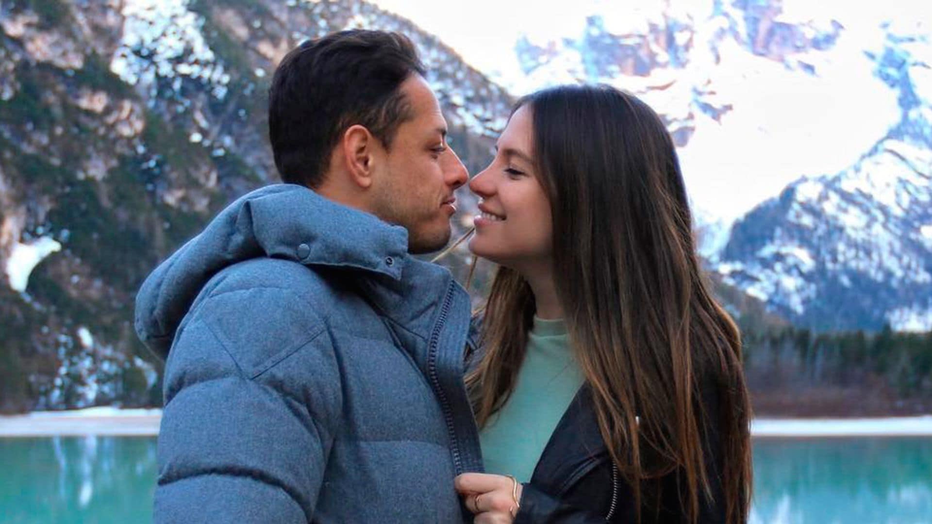 Sarah Kohan, llena de orgullo, felicita a 'Chicharito' Hernández por su fichaje en el Sevilla