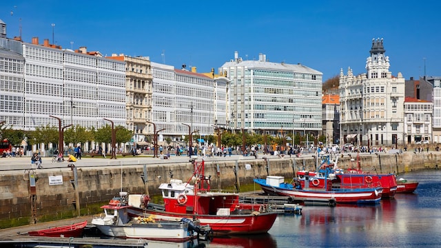 Avenida de la Marina y puerto de A Coruña