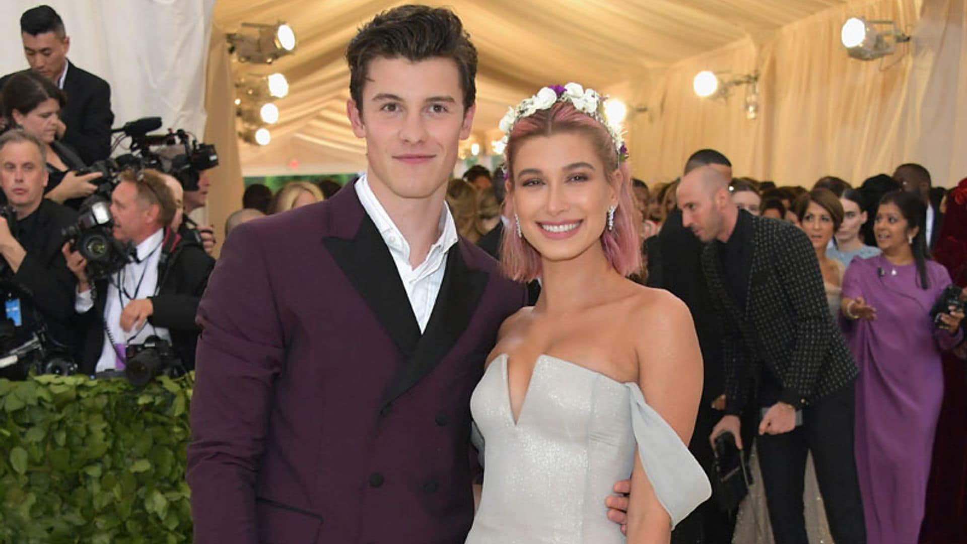 Hailey Baldwin y Shawn Mendes posan por primera vez juntos