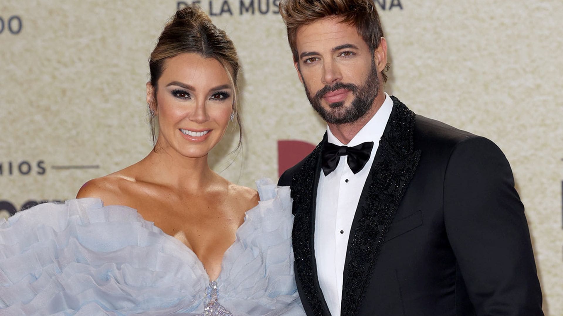 En familia, Elizabeth Gutiérrez y William Levy presumen su arbolito navideño