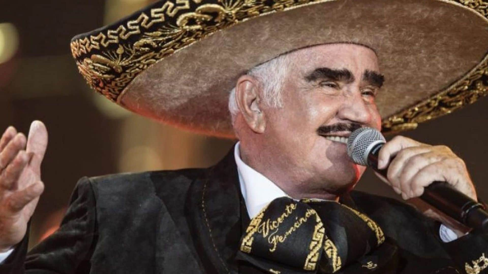 Vicente Fernández sufre una recaída y su situación es 'crítica'