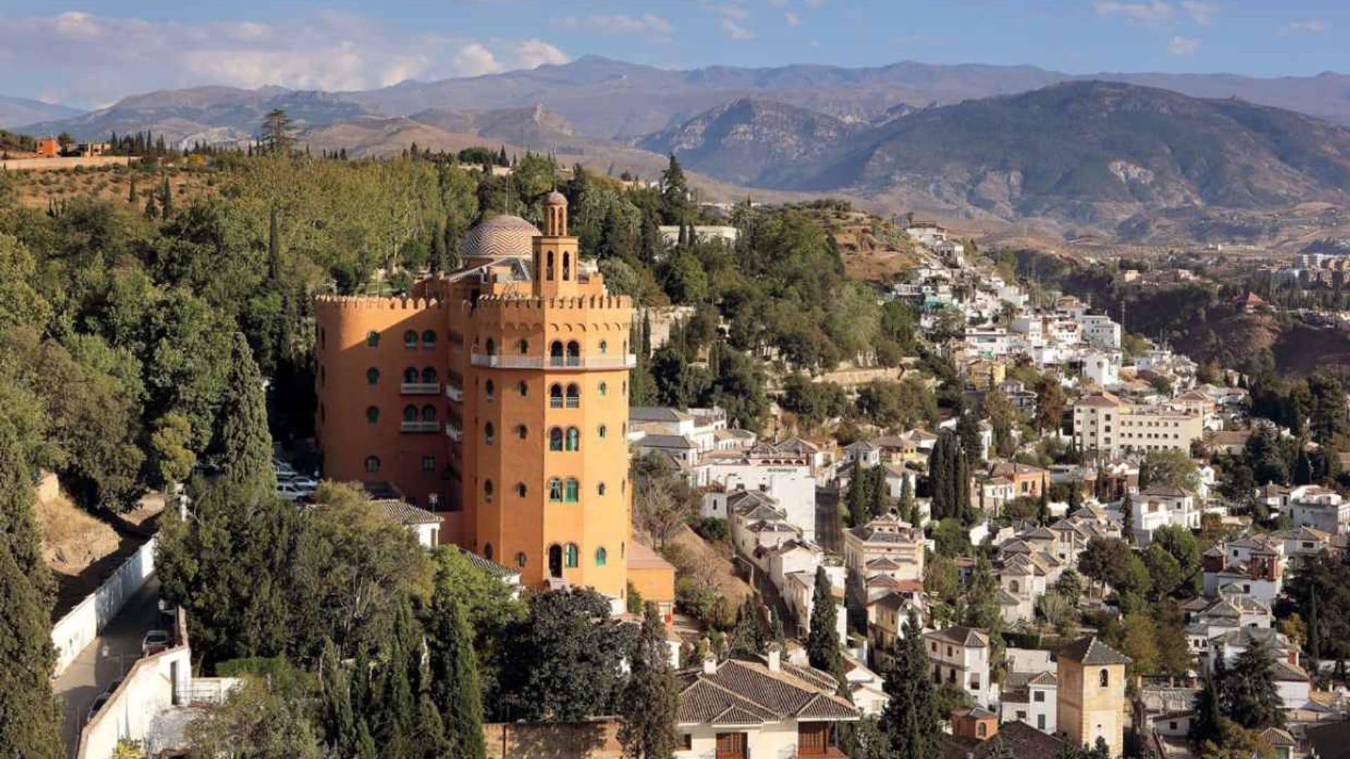 Sueños en un palacio de esencia andalusí a los pies de La Alhambra