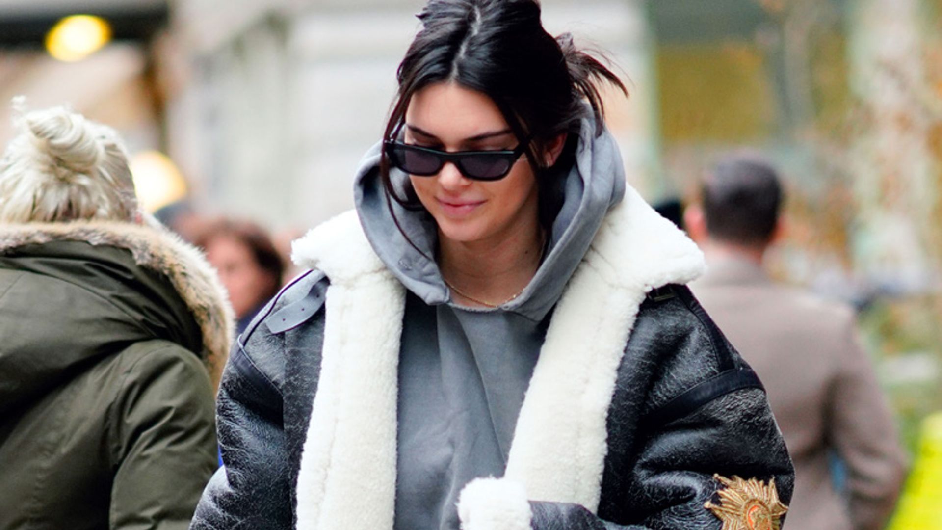 Sí, Kendall Jenner también repite pantalones (y en días consecutivos)