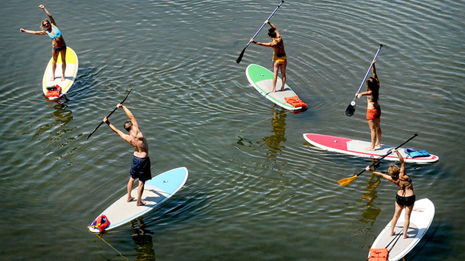 SUP Pilates: la nueva modalidad deportiva que se practica en el mar