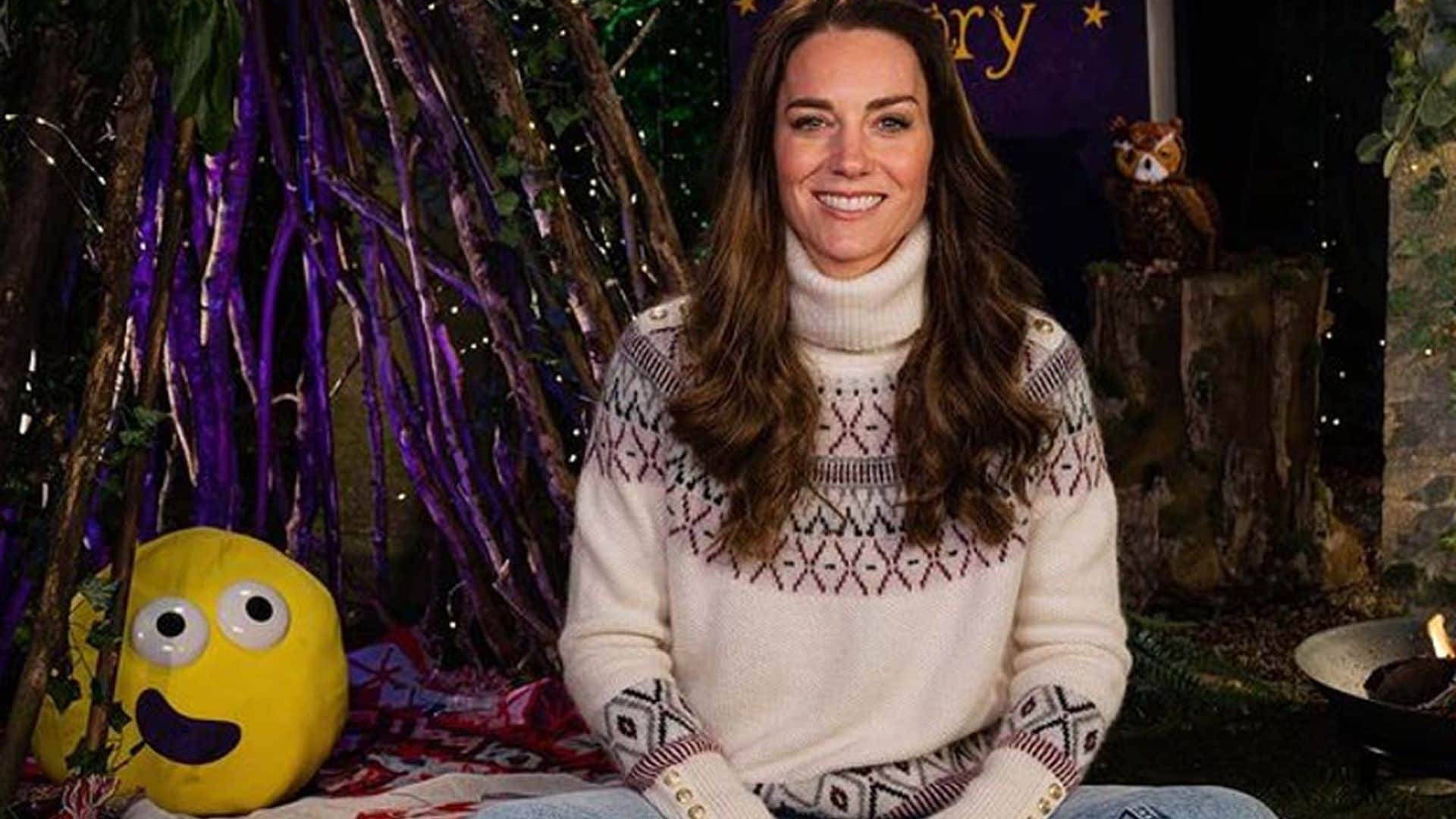 Kate Middleton lee a los niños por televisión el mismo cuento que a sus hijos