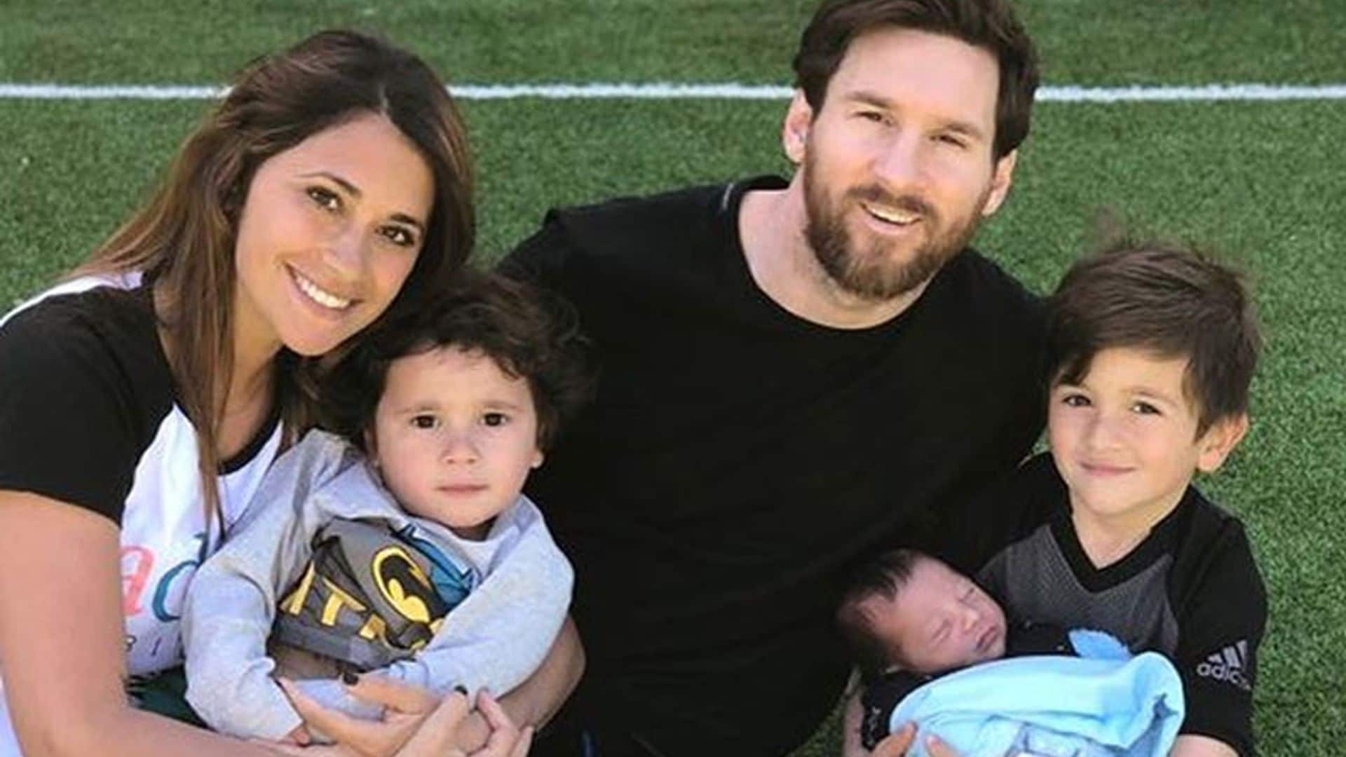 Leo Messi y Antonella Roccuzzo nos muestran por primera vez la carita de su hijo Ciro