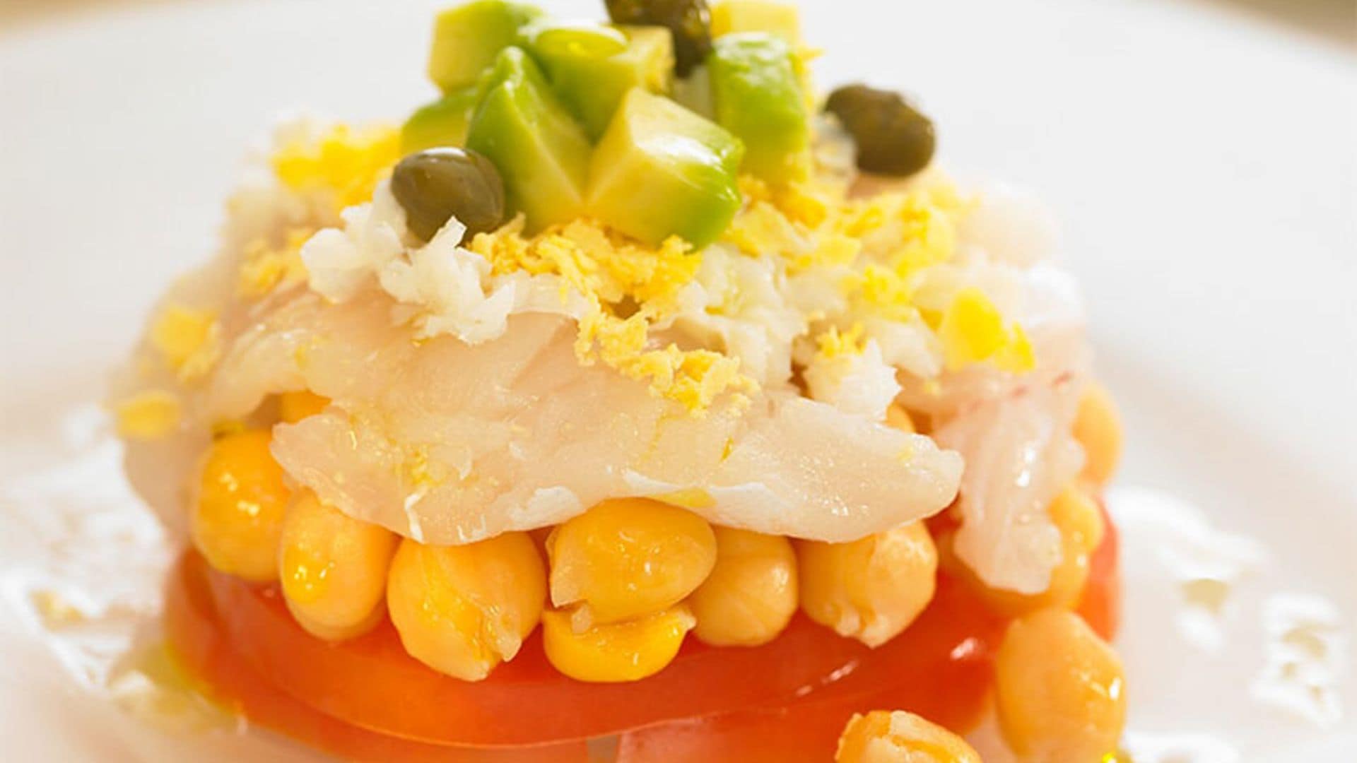 Ensalada de garbanzos con bacalao y aguacate