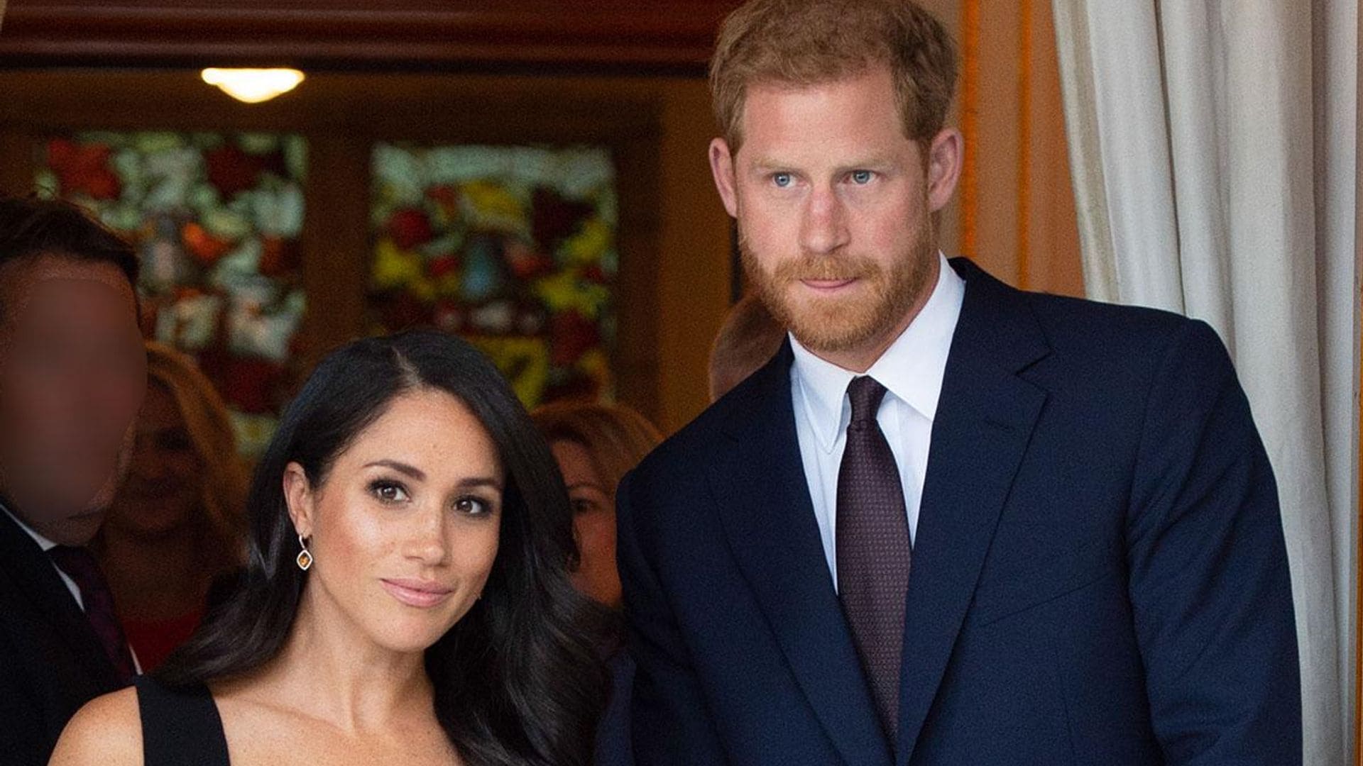 Harry y Meghan reaparecen en una cena para dos, al tiempo que se conoce que les quitan su casa en Inglaterra