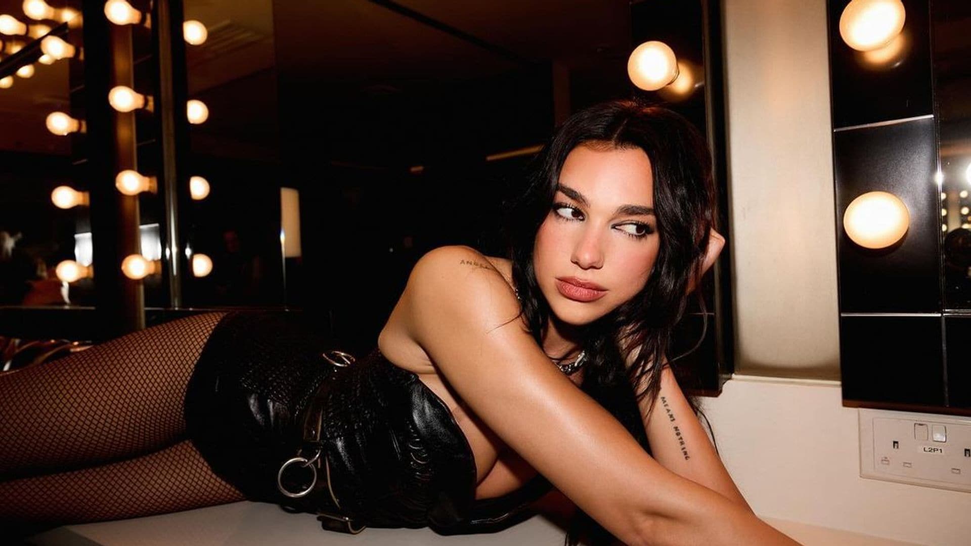 Dua Lipa conquista Singapur con el look más sensual en el inicio de su nueva gira