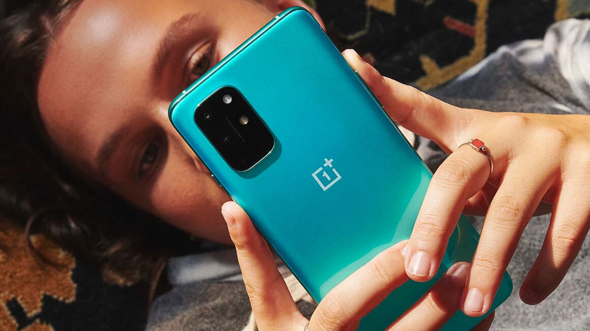 Pocas veces verás un teléfono como este por menos de 300€. Amazon tiene ahora el OnePlus 8T al 50%